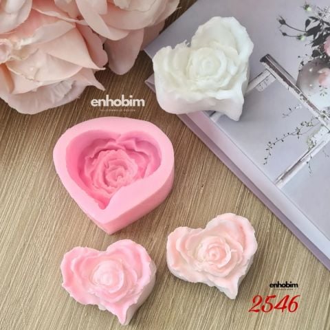 Gül yapraklı kalp silikon kalıp